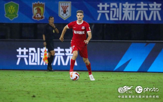 为了“变成”泰勒，皮特学习了拳击、跆拳道和擒拿术，甚至自愿敲碎两颗牙齿。