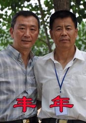 马思纯现身机场穿搭老气 获小猪佩奇爱不释手 2018-04-27 马思纯现身机场穿搭老气，获小猪佩奇爱不释手。
